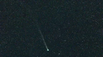 رصد مذنب C/2025 R2 (SWAN) في سماء الحدود الشمالية وتأثيره على الرصد الفلكي المحلي